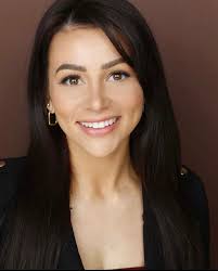 Congratulations to newly Certified CCI eating Disorder Coach Laura Sgambati  from California-USA, for graduating. "My name is Laura Sgambati and I am a  New Jersey transplant living in LA! I am also