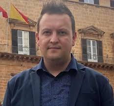 MANIACE: SARA' UNA CORSA A QUATTRO ALL'ULTIMO VOTO ARIA NUOVA AL COMUNE  SCIOLTO PER MAFIA? TUTTI I CANDIDATI