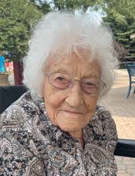 Anna Rott's Instagram, Twitter & Facebook