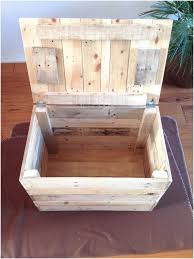 Banc Coffre En Bois Banc Coffre En Bois Fabriquer Un Coffre En Bois Servant De Banc Trucs Et Deco Banquette En B Palette Diy Boite En Bois Diy Coffre En Bois Voir le bois blanc trouve avantageusement ses applications dans les secteurs du bâtiment, menuiserie, fabrication de meubles, agencements. banc coffre en bois banc coffre en
