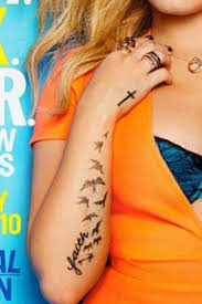 Demi lovato just shared a photo of her newest tattoo wednesday night. Demi Lovato Love How The Birds Fade Tattoos Fade Demi Lovato Tattoos Tattoos Trendy Tattoos