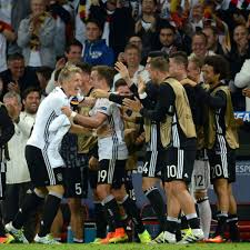 In den letzten 5 spielen vor der em 2021 konnte kein team die slowaken besiegen. Em 2016 Deutschland Gegen Polen Aufstellung Mit Hummels Und Gotze Fussball Em