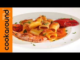 Tenete da parte e preparate il riso tostandolo in una pentola antiaderente dal fondo essendo un primo piatto a base di un prodotto estremamente delicato è consigliato consumare il risotto alla crema di scampi immediatamente dopo. Paccheri Con Guazzetto Di Crostacei Pasta Scampi Astici Gamberi Youtube