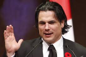 Le sénateur Patrick Brazeau exclu du caucus conservateur