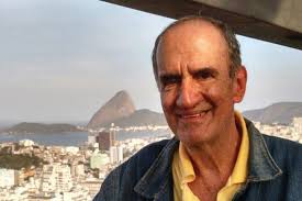 Pus de parte a participação política direta e decidi militar dentro da  literatura'