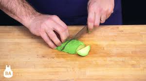 How To Pit And Dice An Avocado Dicas Cozinha