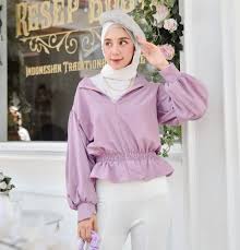 Sepatu dengan hak tinggi pun terdiri dari beberapa variasi, seperti pump shoes hingga stiletto. Atasan Wanita Kaltina Blouse Atasan Wanita Terbaru 2021 Kekinian Blouse Wanita Korean Style Hijab Atasan Wanita Hijab Blouse Wanita Korean Style Kekinian Murah Baju Wanita Kekinian 2021 Atasan Remaja Blouse Atasan Blus
