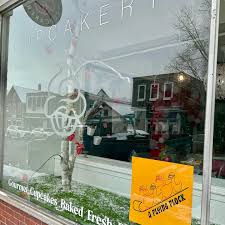 Vicki's motto is “Life is a sweet celebration.” @A_Flying_Flock couldn't  agree more! @LaughLoudSmileBig will once again fuel us at the  @usnationaltobogganchampionship with her adorable (and delicious!) flamingo  & duck cookies that put