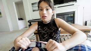 Kaza Sonucu Amcığına Giren Yarağın Müptelası Oluyor - Porno İzle