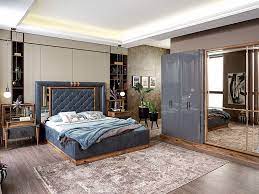 Takım içeriği1 adet gardırop , 1 adet şifonyer ve aynası, 2 adet komodin , karyola ve başlıktan oluşmaktadır.ürün malzemesi1.sınıf avrupa kalite stand. Marsilya Yatak Odasi Takimi Trend Mobilya