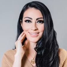 Diana Arechiga's Instagram, Twitter & Facebook