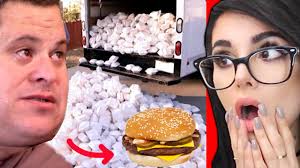 2:00 pepper beef burgers + onion rings 14:38 pepper chicken tendergrill burgers + fries 27:11 end. He Only Eats Cheeseburgers Youtube