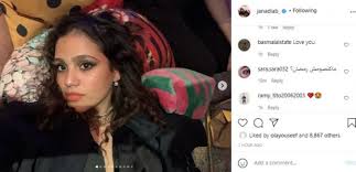 وجنا لها تجارب غنائية سابقة نشرتها عبر حسابها، لكن الجمهور بدأ يتحمس لتجربتها في المقطع. Ù‡Ù† Ù…Ø§Ù„Ùƒ Ø¨ÙŠÙ‡Ø§ ÙŠØ§ Ù†Ø¬Ù… Ù…Ø´Ø§Ø¯Ø© Ø¨ÙŠÙ† Ø´Ø§Ø¨ÙŠÙ† Ø¹Ù„Ù‰ ØµÙˆØ± Ø¬Ù†Ø§ Ø¹Ù…Ø±Ùˆ Ø¯ÙŠØ§Ø¨