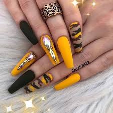 Yellow And Black Acrylic Nail Designs The Cute Acrylic Nails Are So Perfect For Winter Holidays 2018 2019 Hope They Can Inspire You And Read T Camouflage Nails Camo Nails Cute Acrylic Nail Designs