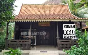 Dalam bangunan rumah adat joglo situbondo ini juga mempunyai nilai filosofis pada bagian atapnya. Gambar Rumah Joglo Situbondo Rumah Joglo Limasan Work