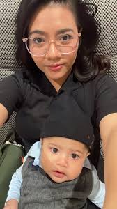 Sekarang aku gatau apa yg lebih indah dari liat senyum kamu baru bangun  tidur. Sayang banget kalau melewatkan 2 detik waktu untuk mengucapkan salam  tiap kamu bangun tidur pagi, dan nap siang. Video ...