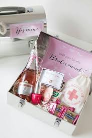 Parcourez notre sélection de cadeau de mariage personnalisé : Des Cadeaux De Mariage Personnalises Pour Demoiselle D Honneur Des Cadeaux De Mariage Personnalises Pour Bluffer Vos Invites Elle