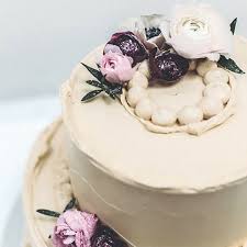 And while prince harry and meaghan markle opted for a cake that wasn't quite as tall or elaborately decorated as other royal wedding cakes, the care put into the recipe, sourcing local and. Prince Harry And Meghan Markle S Wedding Cake Breaks With Centuries Of Royal Tradition The New Yorker