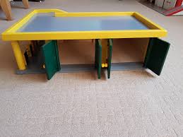 Garage Fuer Spielzeugautos Bauanleitung Zum Selber Bauen Holzgarage Garage Selber Bauen Spielzeug