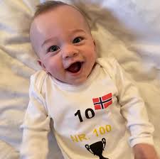 Alltid deilig med seier, selv om man satt i sekken til @frederick.schaefer  🏆🎾 Herlig kveld med gjengen i @propudnorge, og nydelig med noe sosialt  igjen! 📸 @mikaelbakkeli #propudnorge #baerumpadel