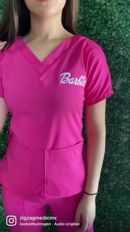 Uniforme quirúrgico bordado BARBIE disponible