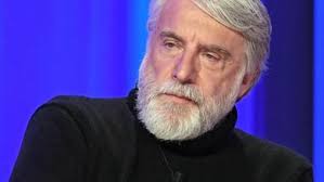 Ragazzo morto a 300 all'ora sul raccordo. Funerale show