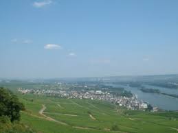 Located on the rhine river, rüdesheim am rhein, germany is one of those charming towns you see on postcards. Bilder Vom Niederwalddenkmal Niederwalddenkmal De Alles Rund Um Das Niederwalddenkmal