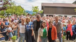Originale“ bitte vor - Der Bergdoktor ruft! Statisten für TV-Hit gesucht |  krone.at