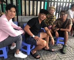 Thông tin bất ngờ vụ người phụ nữ đá văng dép, múa võ trước mặt công an tại chốt kiểm dịch. Vinh Rau Thai VÅ© Ca Khá»‹a Huá»³nh PhÆ°Æ¡ng SÄ© Thanh Om Nhau Tinh Tá»© Netizen Viá»‡t Giáº£i Tri
