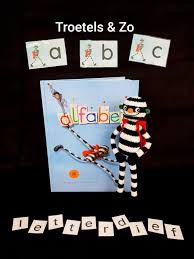 Troetels En Zo Letterdief Bij Het Alfabetboek Alfabet Boek Lettermuur Taalactiviteiten
