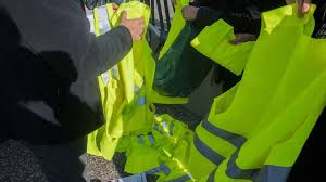 Nous sommes à une vingtaine de kilomètres de marseille. Gilets Jaunes Dans Les Bouches Du Rhone Et Le Var Plusieurs Peages Occupes