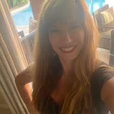 Inga Lee's Instagram, Twitter & Facebook