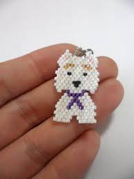 Tous Les Amoureux De Chien Westie Devraient En Avoir Un Vous Pouvez Lutiliser Comme Un Porte Cle Charme Ou L Beaded Jewelry Patterns Bead Charms Bead Weaving