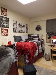 15 Cool College Dorm Room Ideas For Guys To Get Inspiration 2021 Guy Dorm Rooms Cool Dorm Rooms Red Dorm