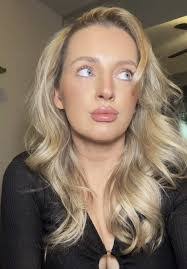 Vernecia Williams's Instagram, Twitter & Facebook