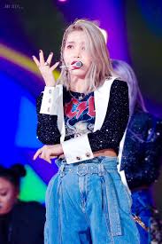 Its feels like this moment will be gone forever. Solar Mamamoo Vlive Awards Mamamoo Solar Mamamoo Kpop Fashion