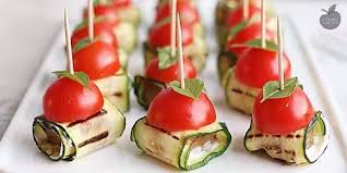 Se cercate un antipasto da preparare in anticipo, che si può servire anche freddo, il rotolo di frittata farcito vi permetterà di iniziare con il piede giusto! Antipasti Freddi Veloci Al Di La Di Prosciutto E Melone Greenme Antipasti Freddi Involtini Vegetariani Ricette