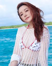 湯洛雯（英語：roxanne tong lok man，1987年5月6日－），香港女演員、主持及模特兒，現為無綫電視經理人合約藝員。 湯洛雯是前亞視藝員湯鎮宗女兒和前無綫當家小生湯鎮業姪女有一名比自己小十年的胞妹湯洛瑤。 æ¹¯æ´›é›¯è‡ªæ¸¯å§è©•åˆ¤å¾Œä¸€å€‹æœˆç‹€æ…‹å›žå‹‡æ›¬æ°´è'—ç¶²å‹ç³¾çµ è‚¥æ¹¯å®šç˜¦æ¹¯ Jdailyhk