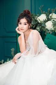 Đó là giải nữ diễn viên được yêu thích nhất do khán giả bình chọn và giải nữ diễn viên xuất sắc nhất do hội đồng nghệ thuật bình chọn. Tiá»ƒu Sá»­ Hoang Yáº¿n Chibi Tiá»ƒu Sá»­ Ca SÄ© Hoang Yáº¿n Chibi