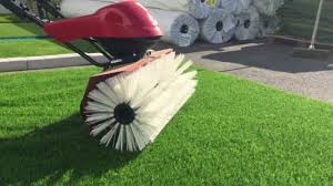 Brosser Son Gazon Synthetique Youtube