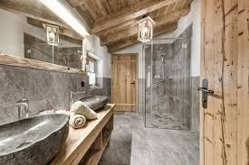 Modernes Chalet Landhausstil Skandinavischer Alpenstil Mobel Landhausstil Dekoration Alpenstil Rustic Bathrooms Bathrooms Remodel Country Style Living Room