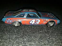 There was this one, and a 1971 dodge challenger pace car clone. Preowned Richard Petty 43 Franklin Mint 1 24 Diecast Cars Ebay