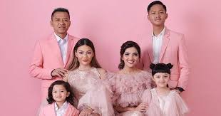 Pada 2009, anang dan krisdayanti memutuskan untuk berpisah. Ungkit Soal Kejujuran Kakak Anang Hermansyah Sindir Krisdayanti