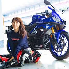 オートバイ女子部 autoby重車女子團 公式さんはinstagramを利用しています 大関さおりが ヤマハのyzf r25で最高速アタック 今回は そのオフショットを公開 saoriozeki 大関さおり さおりん オートバイ女子部 autoby重車女子團 車 女子 女性ライダー
