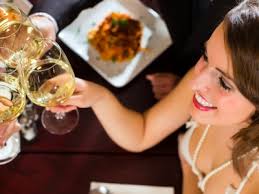 Je suis le spectre qui te voit et qui t'attire de l'autre côté de la vie a laquelle tu renonces pour me rejoindre ici mais dites moi pourquoi derrière moi je traîne la mort? Diner Mondain Mode D Emploi Myplanner Le Blog