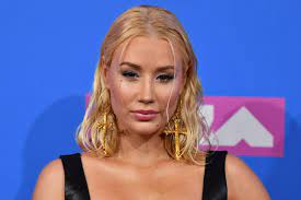 At the age of 16, azalea moved to the united states from sydney, australia, to pursue a career in music. Rappstar Iggy Azalea Zeigt Zum Ersten Mal Ihr Baby Gala De