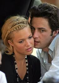 Mandy Moore Zach Braff Photos Photos Mandy Moore Visits Zach Braff On Set Hair Creations Mandy Moore Celebrity Couples