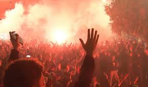 Χαμός στην Κρήτη: Οι οπαδοί του ΟΦΗ κατέκλυσαν τους δρόμους στο Ηράκλειο! - Ατελείωτο πάρτι για το Κύπελλο (Βίντεο)