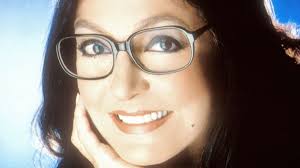Over the span of her career, she has released over 200 albums in at least twelve languages, including greek, french, english, german. Nana Mouskouri Biographie Emissions Avec Nana Mouskouri