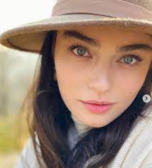 Yapım izleyicilerden büyük beğeni toplamış olup her bölümü merakla izlenmektedir. Ada Masali Oyunculari Kadrosu Ve Karakterleri Dizi Seti